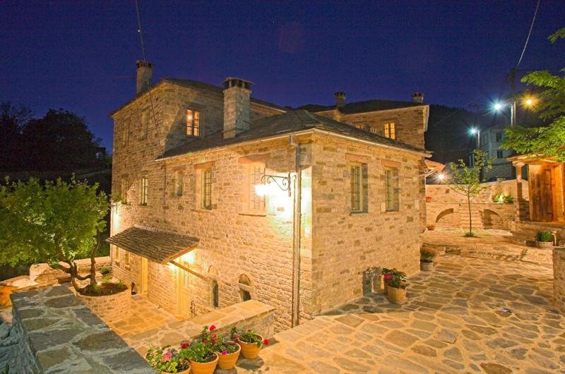 Astra Inn Papingo Exterior photo